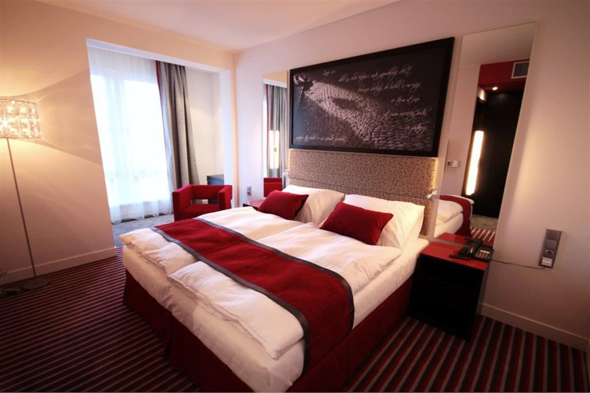 Red & Blue Design Hotel Прага Номер фото