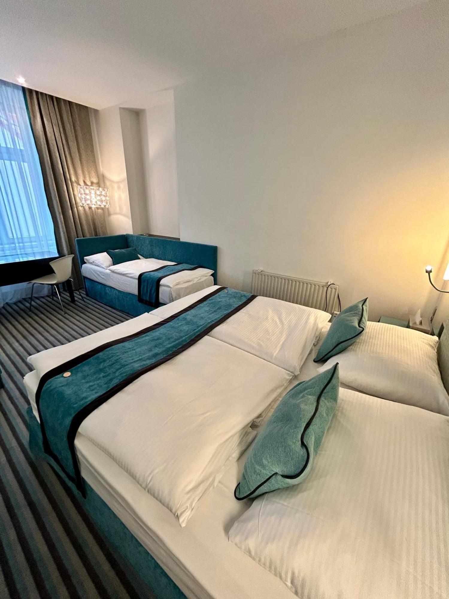 Red & Blue Design Hotel Прага Экстерьер фото