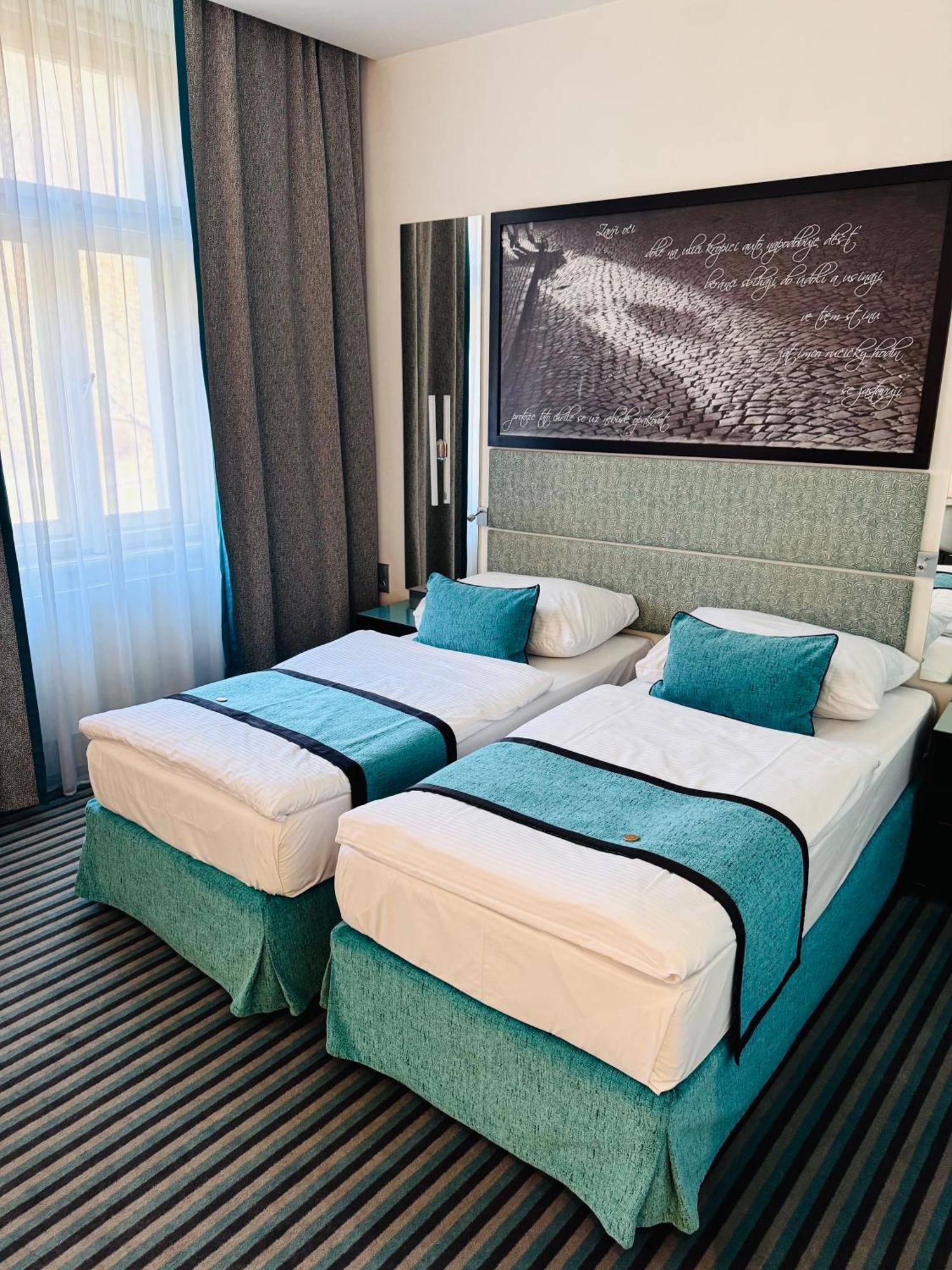 Red & Blue Design Hotel Прага Экстерьер фото