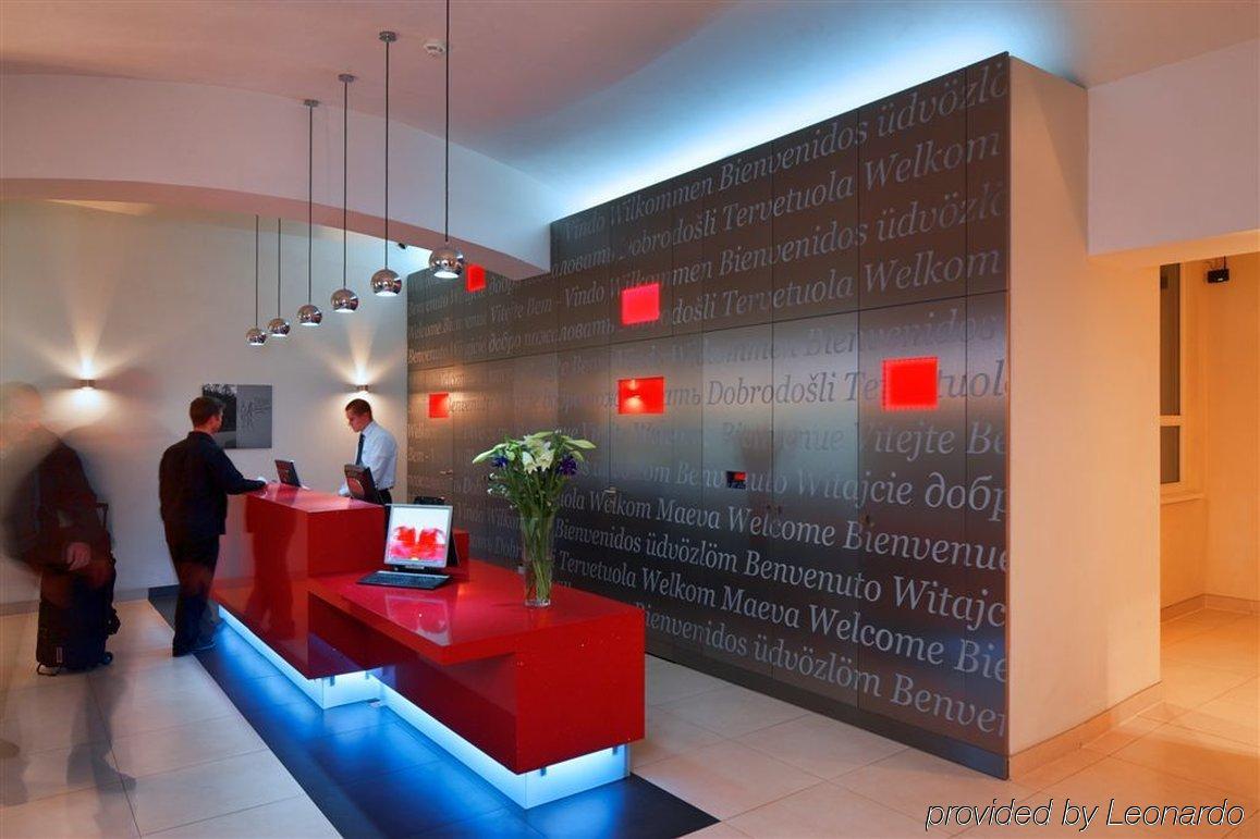 Red & Blue Design Hotel Прага Интерьер фото